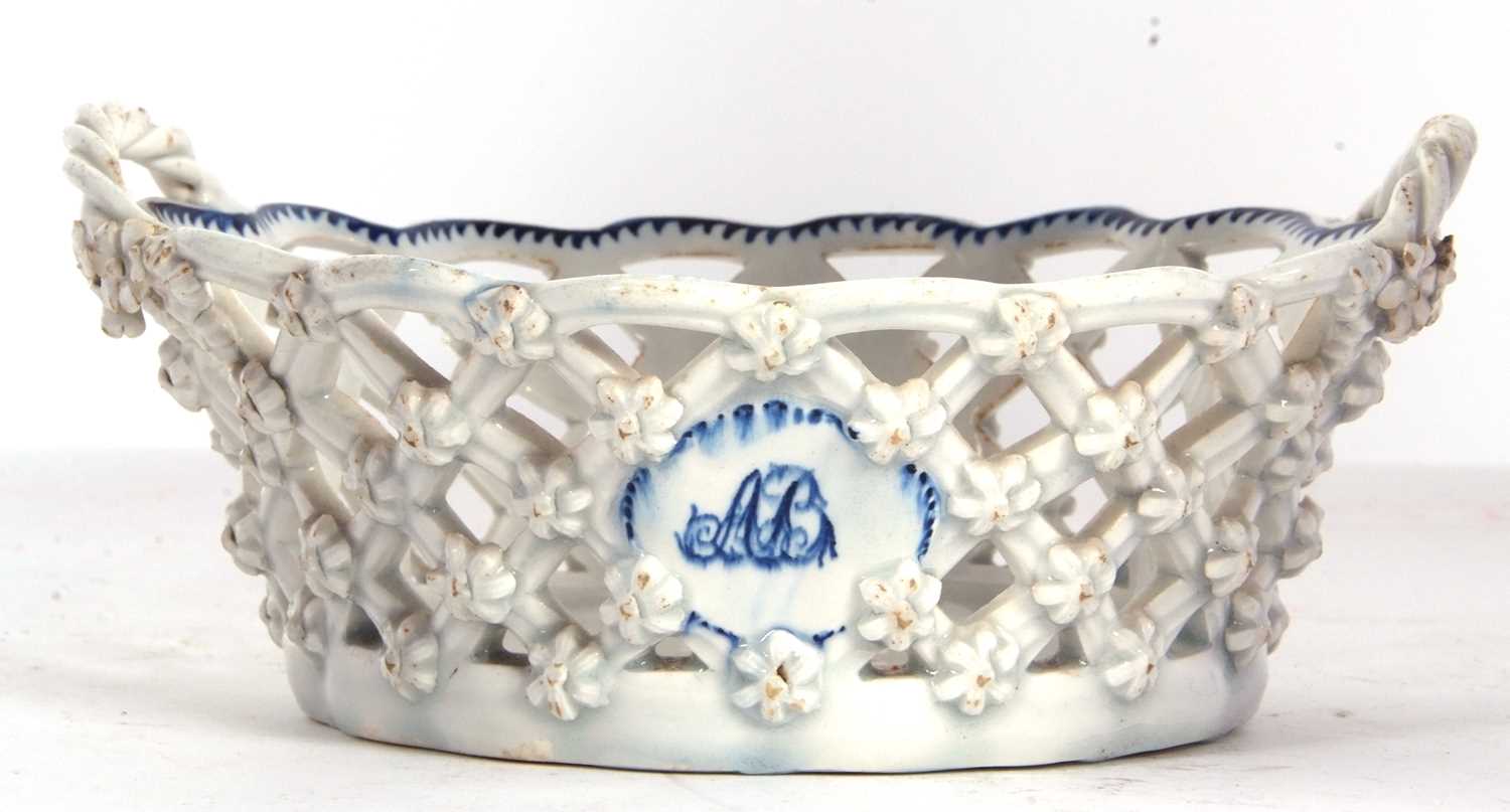 A rare and unusual Lowestoft porcelain basket, left in white with two blue and white medalions - Image 4 of 6