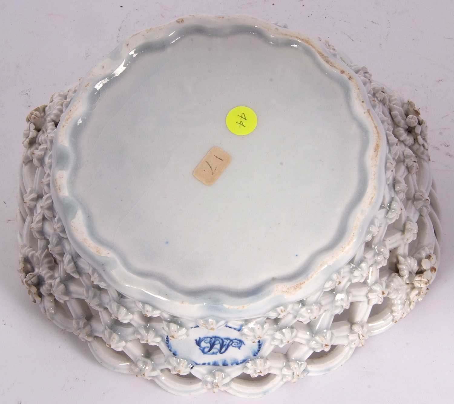 A rare and unusual Lowestoft porcelain basket, left in white with two blue and white medalions - Image 6 of 6