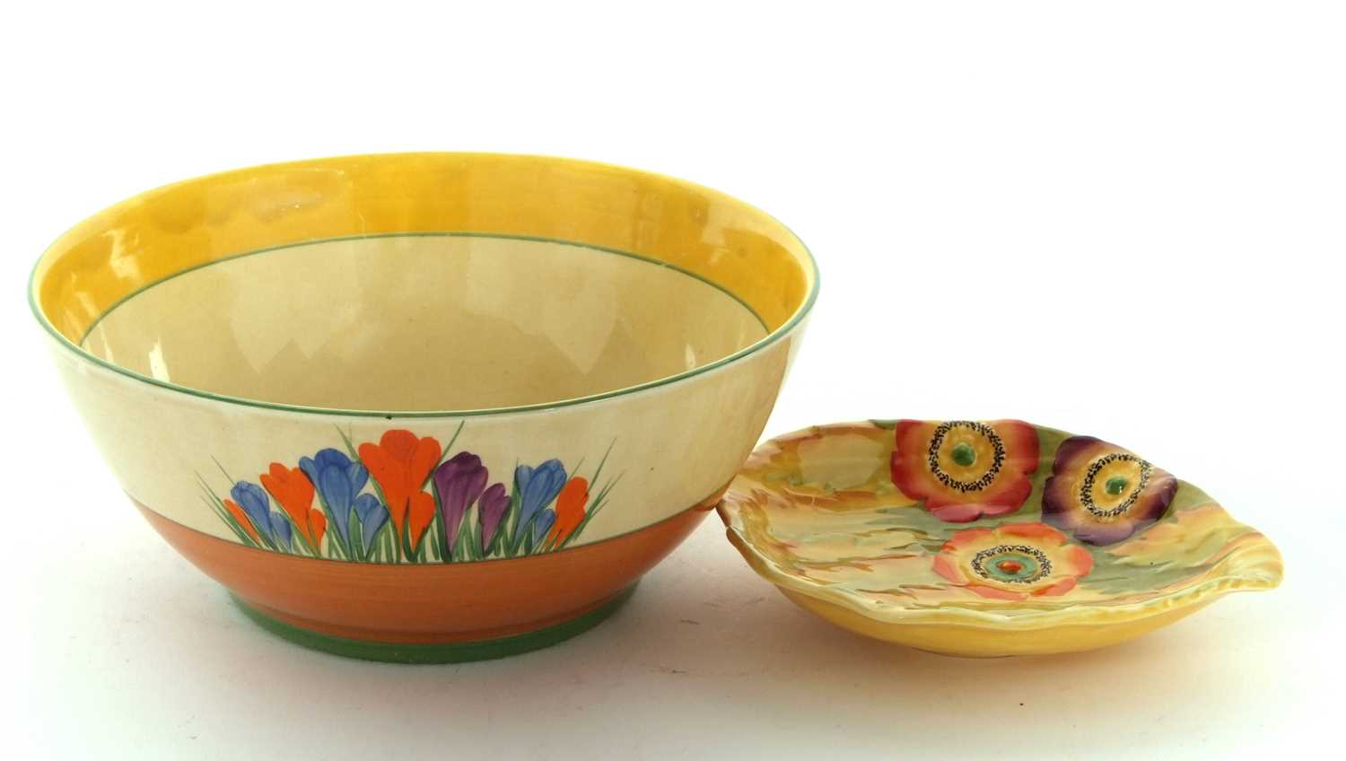 A large Clarice Cliff crocus bowl together with a further Carlton ware bowl with floral decoration - Image 6 of 9