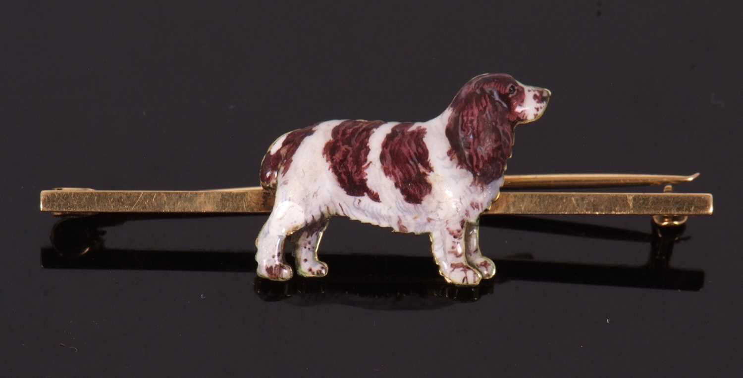 A 15ct enamelled spaniel bar brooch, the naturalistically enamelled spaniel set to a plain bar - Image 4 of 6