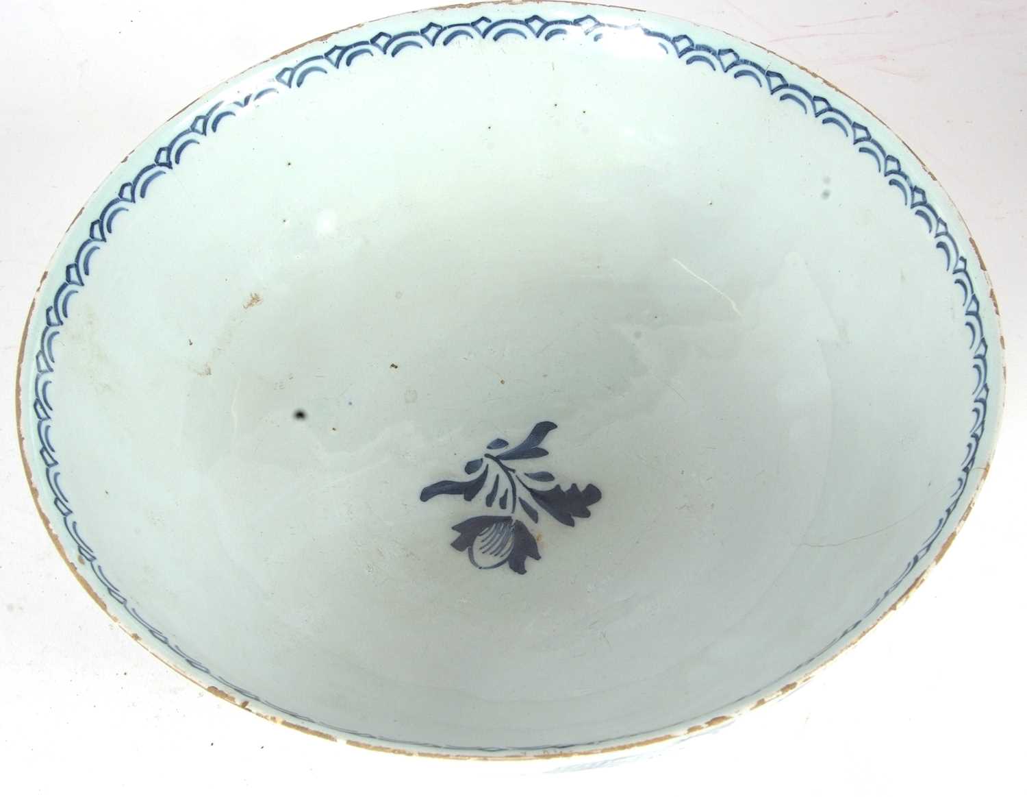An English Delft punch bowl circa 1760 with blue and white design of house and trees in Chinese - Image 5 of 7