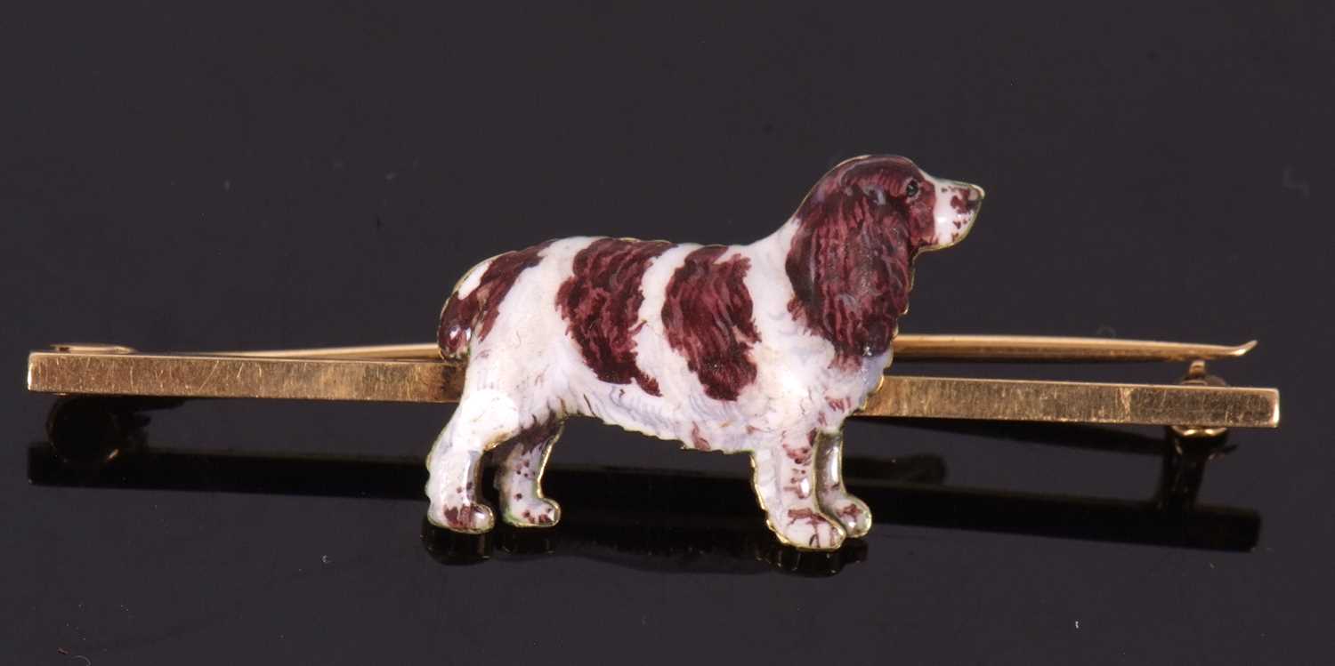 A 15ct enamelled spaniel bar brooch, the naturalistically enamelled spaniel set to a plain bar - Image 3 of 6