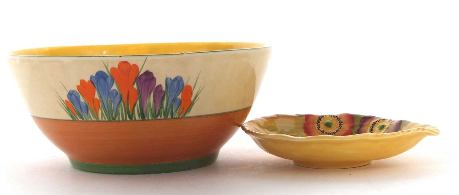 A large Clarice Cliff crocus bowl together with a further Carlton ware bowl with floral decoration - Image 7 of 9