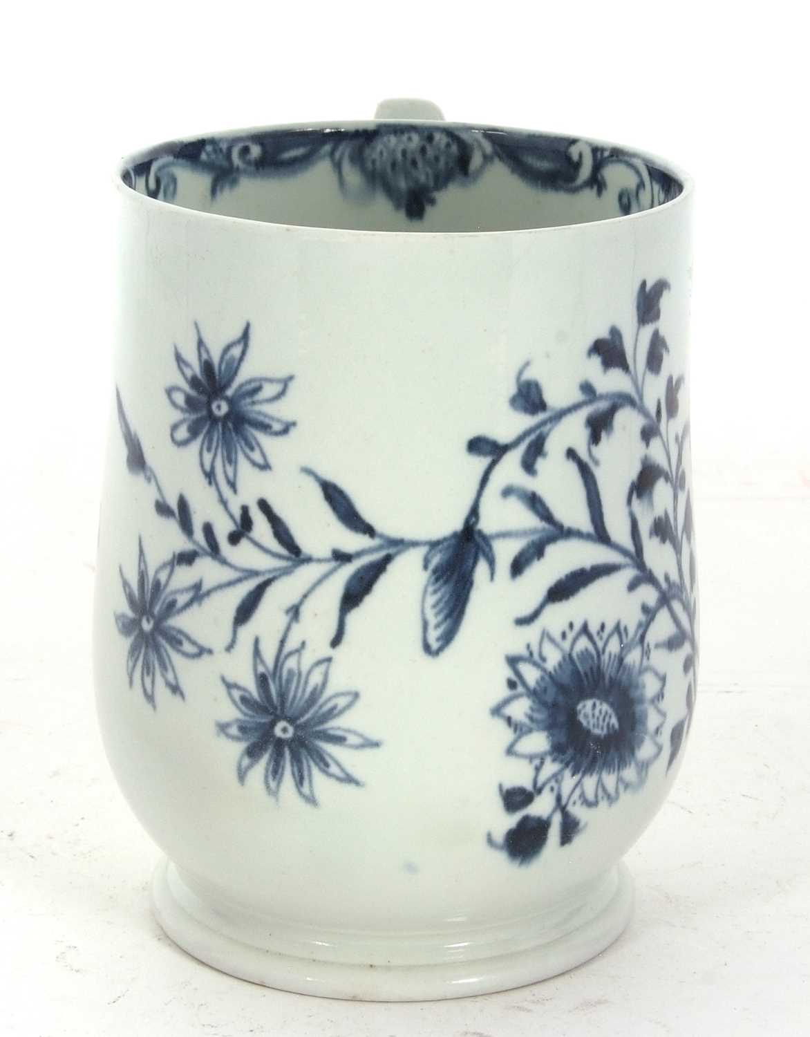 A large Lowestoft tankard painted in underglaze blue, circa 1765, numeral 5 to foot rim and label - Image 3 of 5