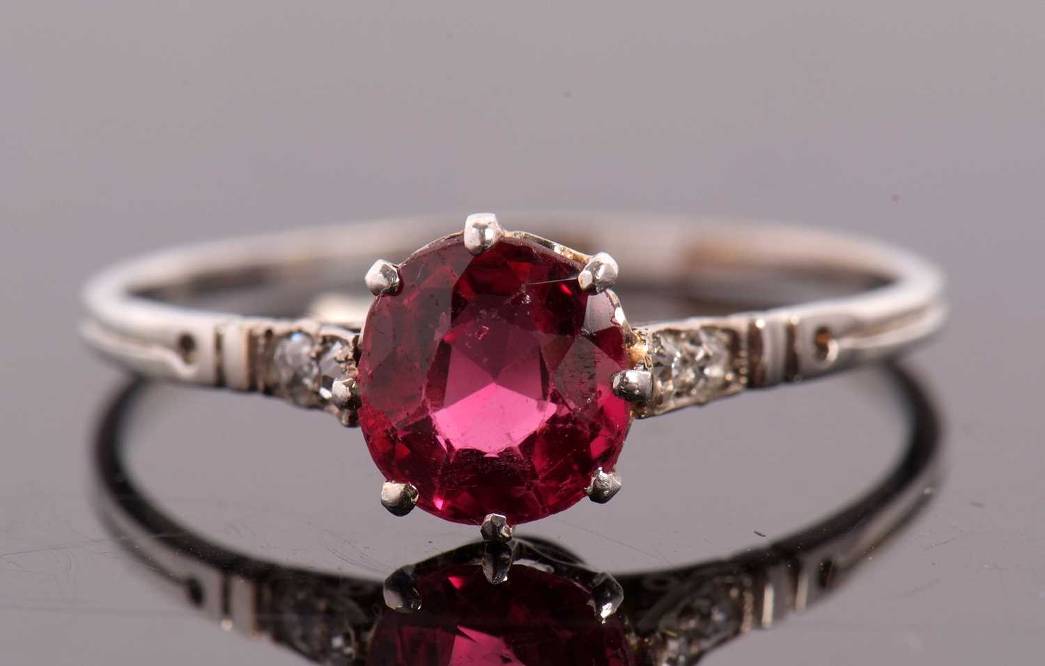 AMENDMENT: A pink spinel ring, the cushion shape pink spinel, approx. 8 x 7.5 x 4.7mm, possibly - Image 3 of 14