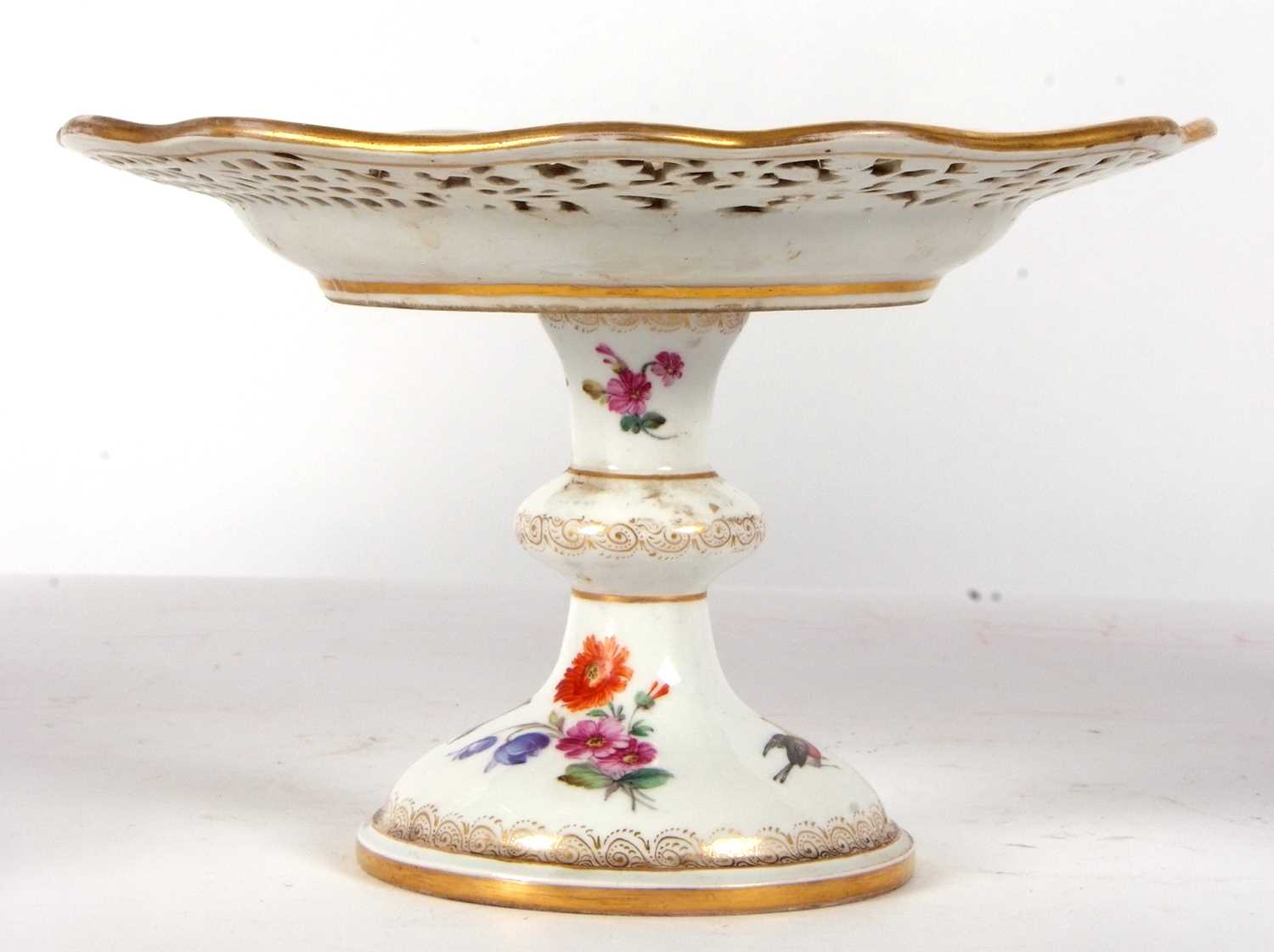 A Meissen tazza, the centre painted with birds and flowers within reticulated borders and with - Image 5 of 5
