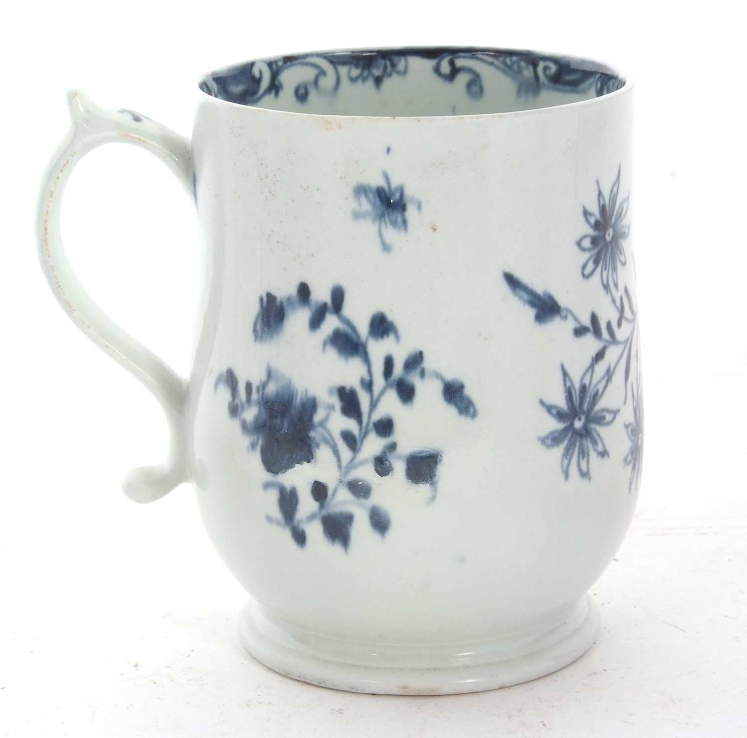 A large Lowestoft tankard painted in underglaze blue, circa 1765, numeral 5 to foot rim and label - Image 4 of 5