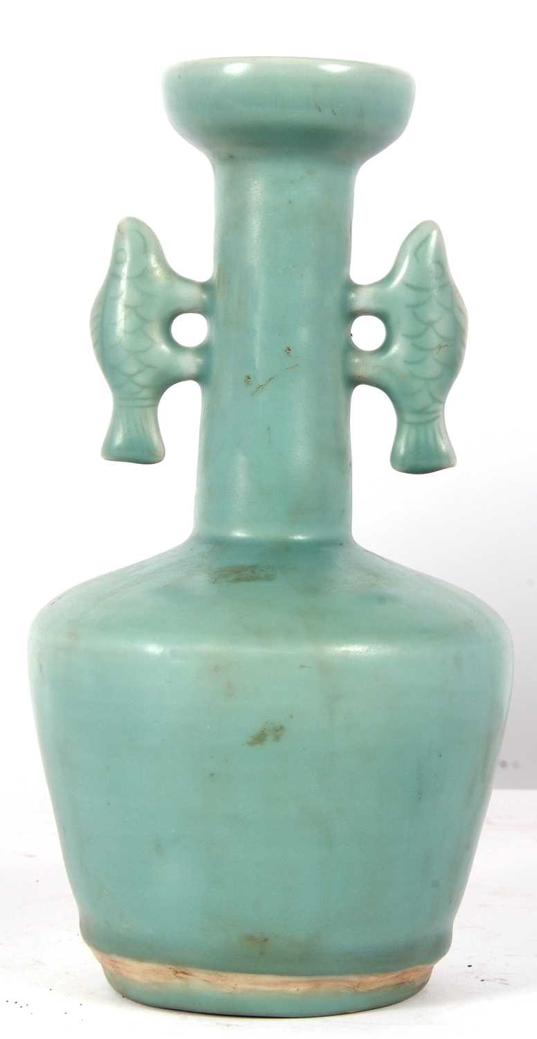 A Song style mallet shaped vase with fish handles in wooden carrying box, 30cm high - Image 3 of 6