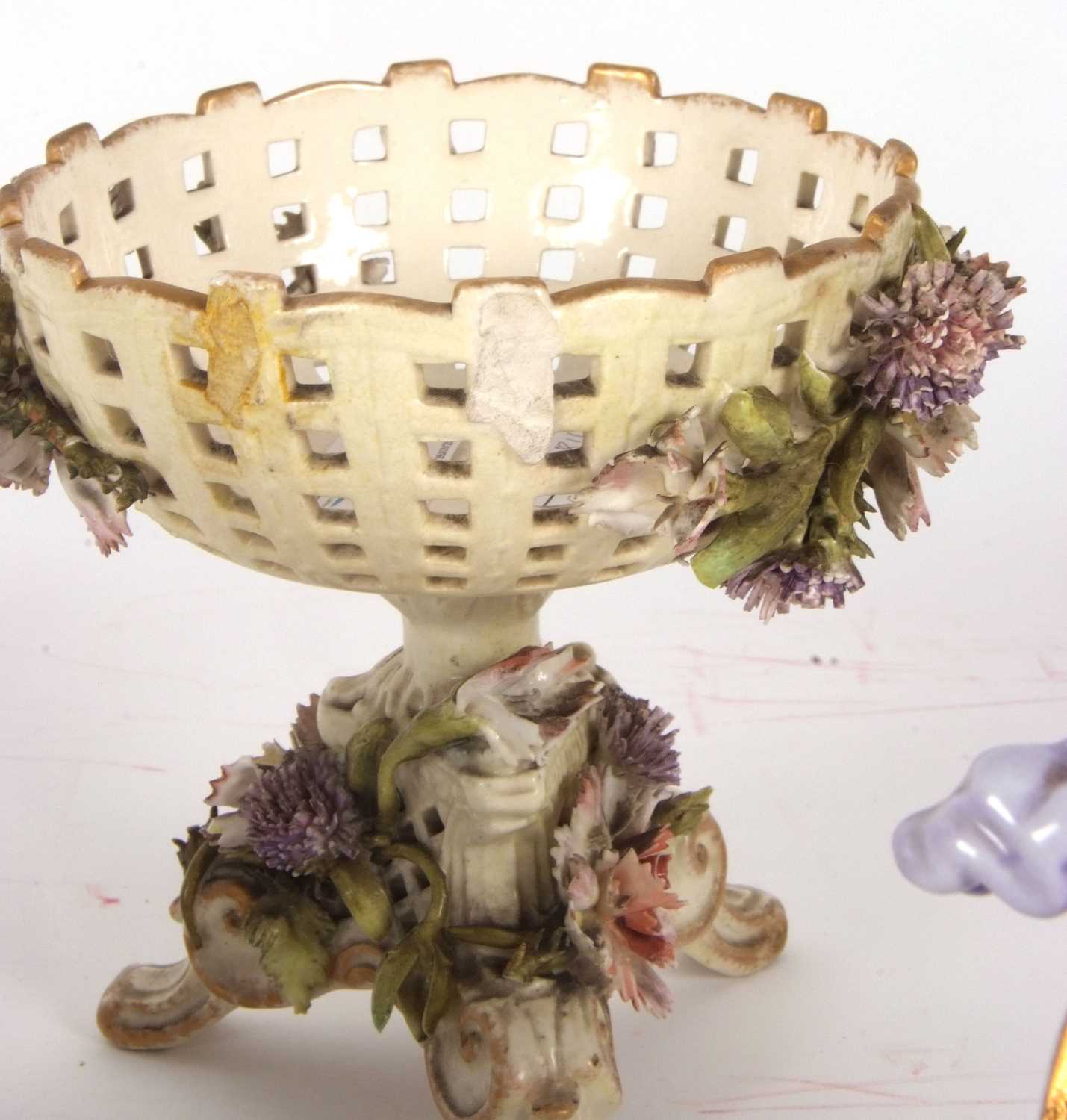 A small Sitzendorf basket with applied decoration of flowers, together with two small porcelain - Image 7 of 9