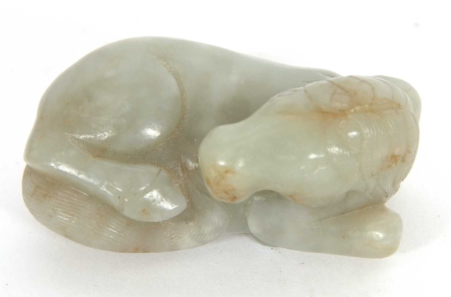 A jade carving of a horse with some brown occlusions, 6cm long - Image 3 of 5