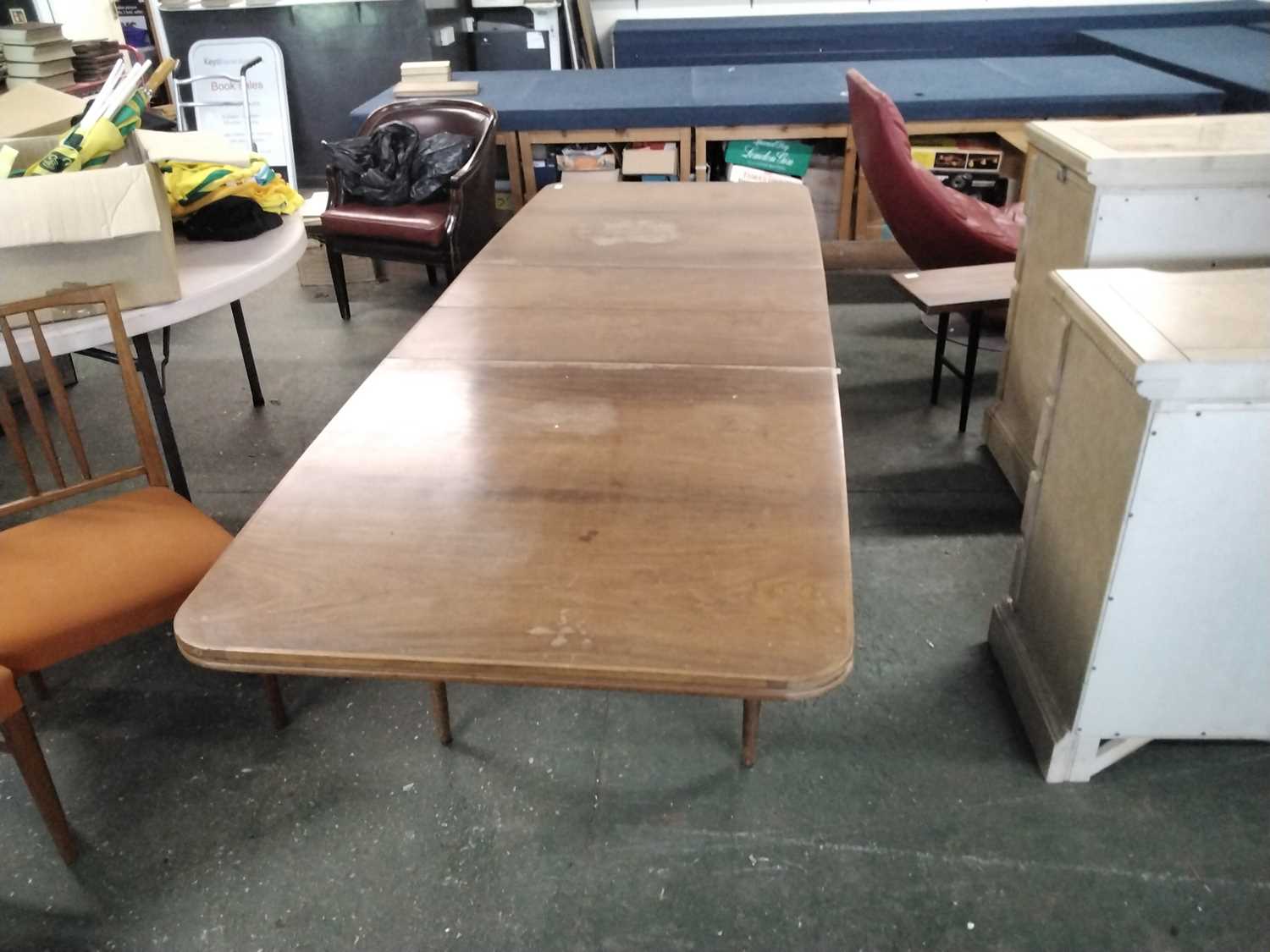 Archie Shine mid Century extending dining table of tapering rectangular form with two accompanying - Image 4 of 7