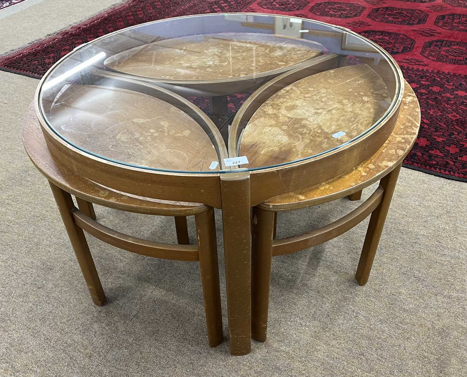 A Nathan Trinity nest of tables with central glass topped table and three further small teak pull - Bild 2 aus 3