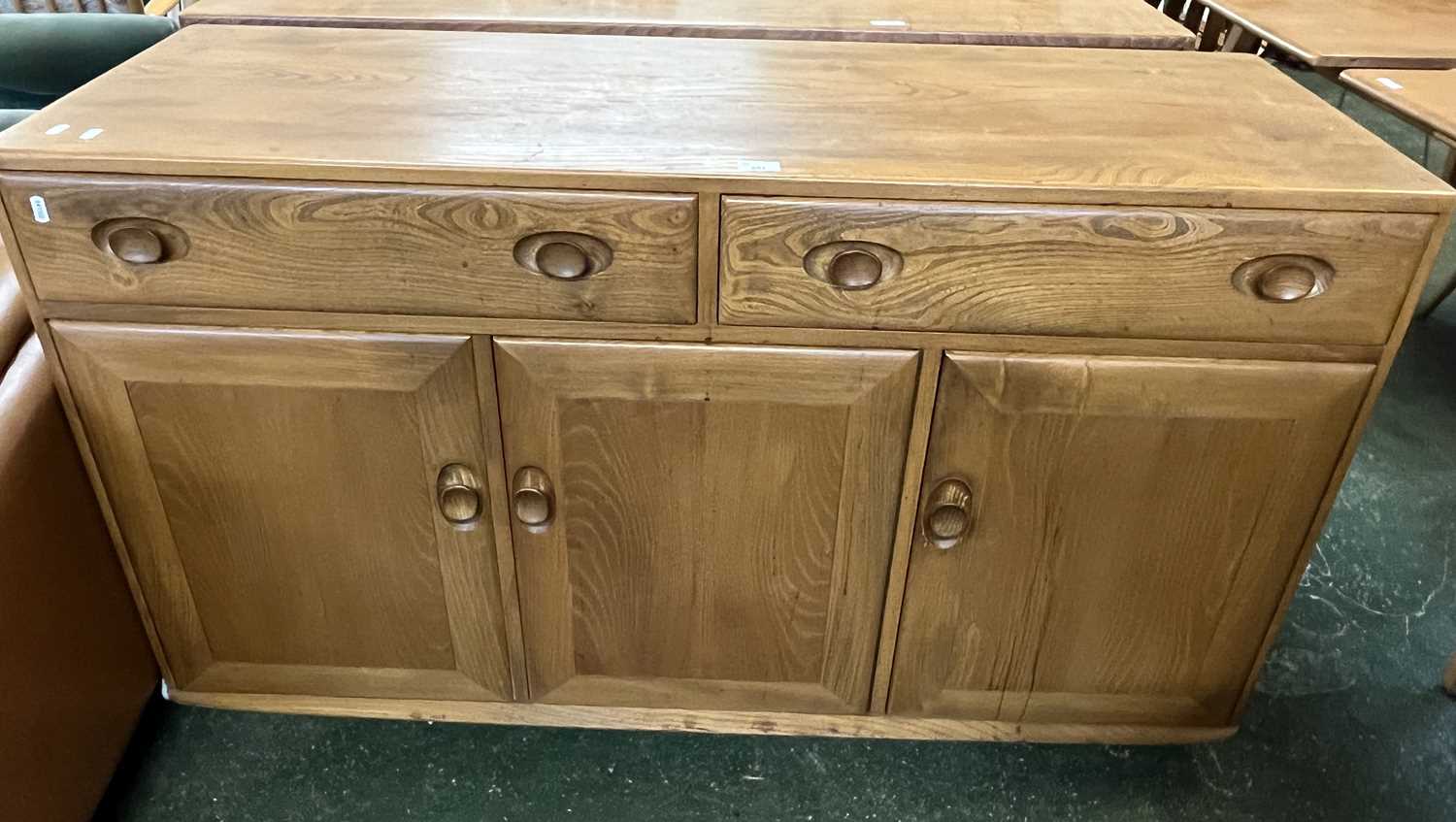 An Ercol light elm sideboard with two drawers over three panelled doors, 135cm wide - Bild 3 aus 3