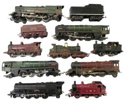 A collection of various Triang 00 gauge locomotives, to include: - R259 BR 4-6-2 Britannia Class