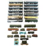 A mixed lot of various 00 gauge railway corridors, wagons etc, mostly Lima and Hornby