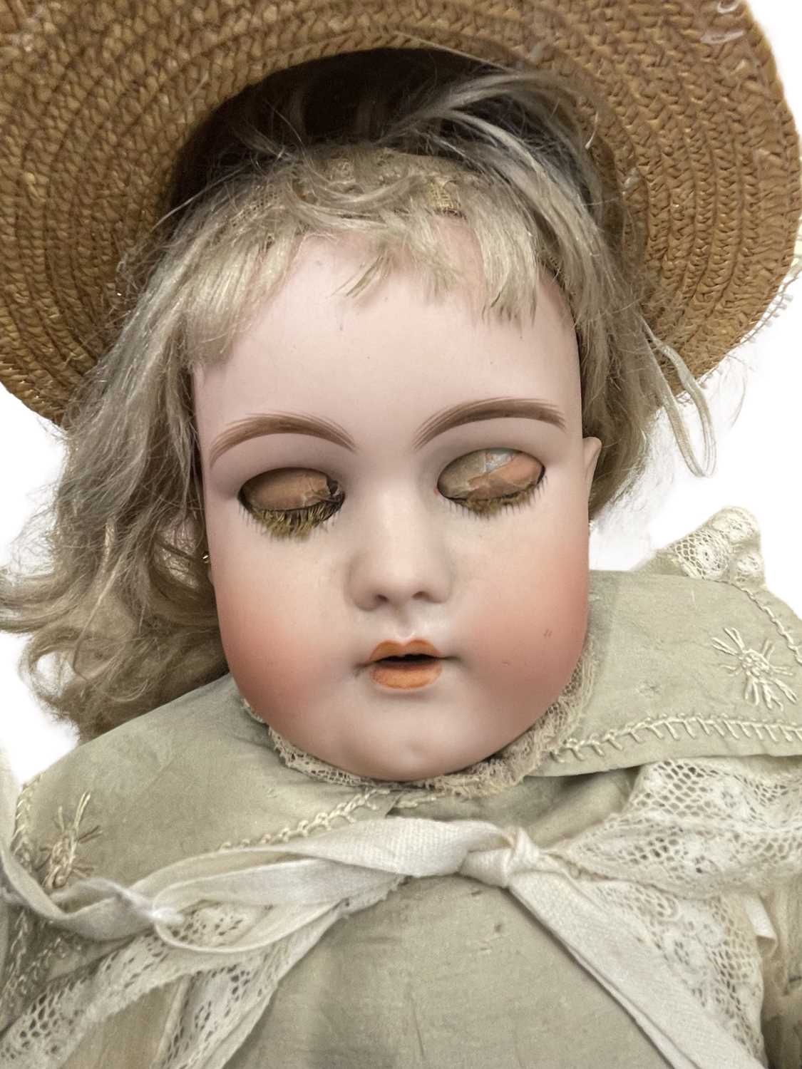 A Simon and Halbig bisque head doll, with blue eyes and teeth showing. Pierced ears with later - Bild 4 aus 6