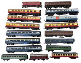 A collection of various unboxed 00 gauge railway corridors, mostly Hornby