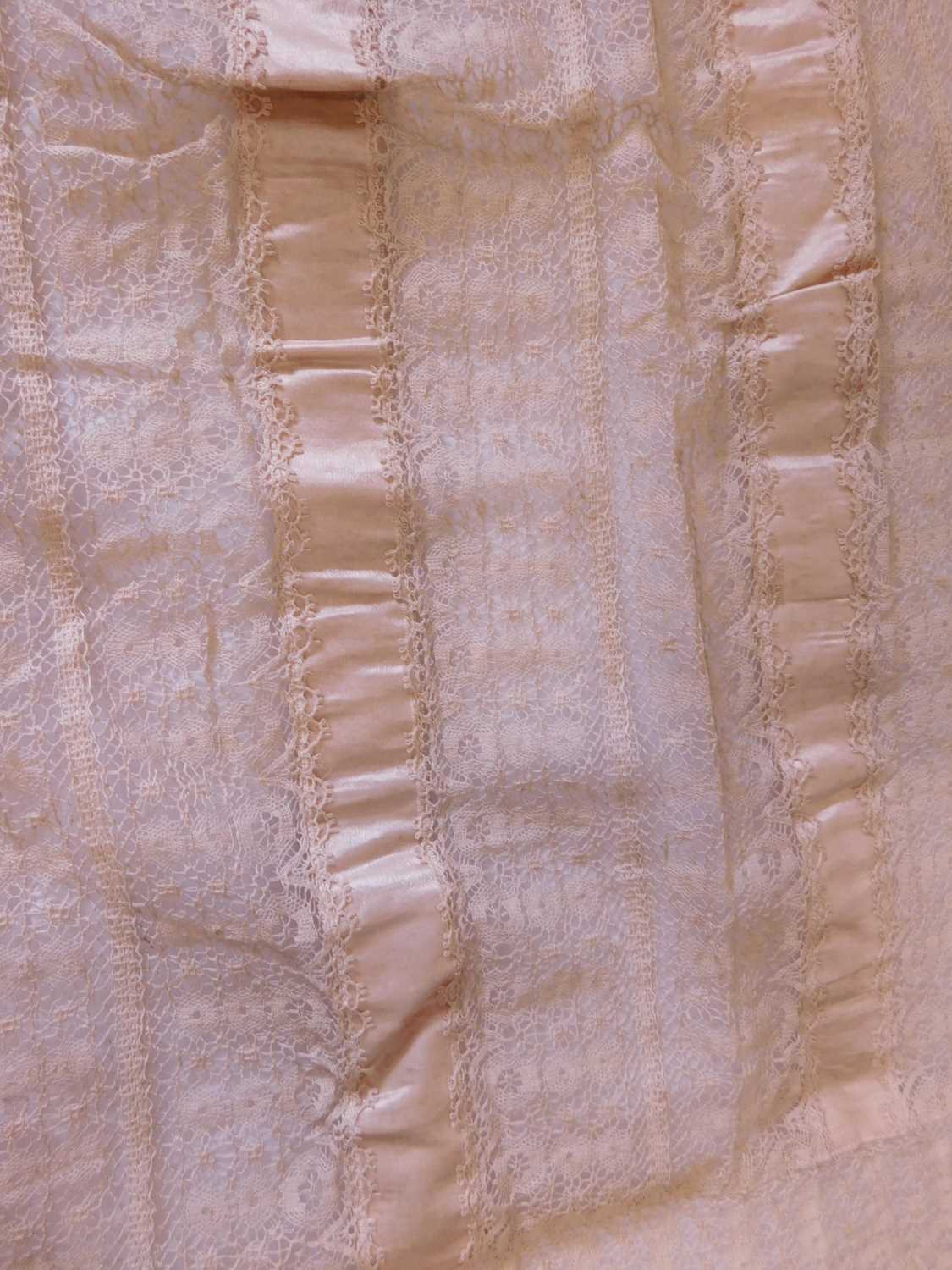 A 19th century lace panel /apron, approx. 76 x 52cm - Bild 4 aus 8