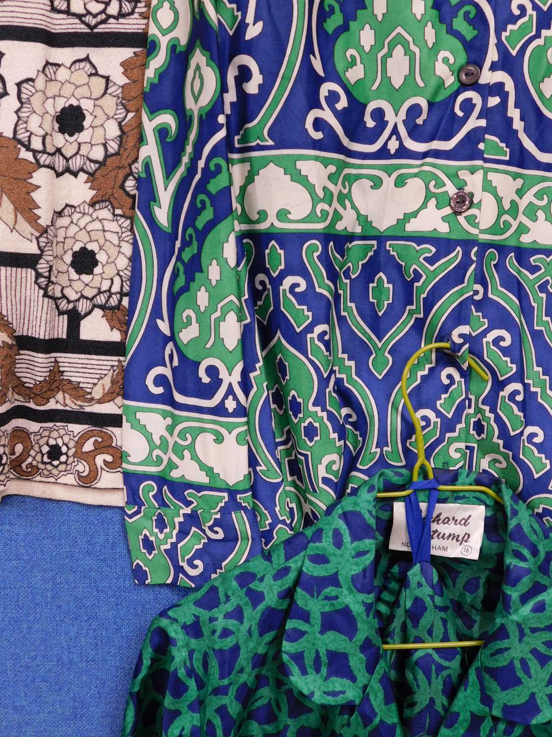 A selection of mid 20th century printed ladies tops to include a green and blue satin matching - Image 2 of 2
