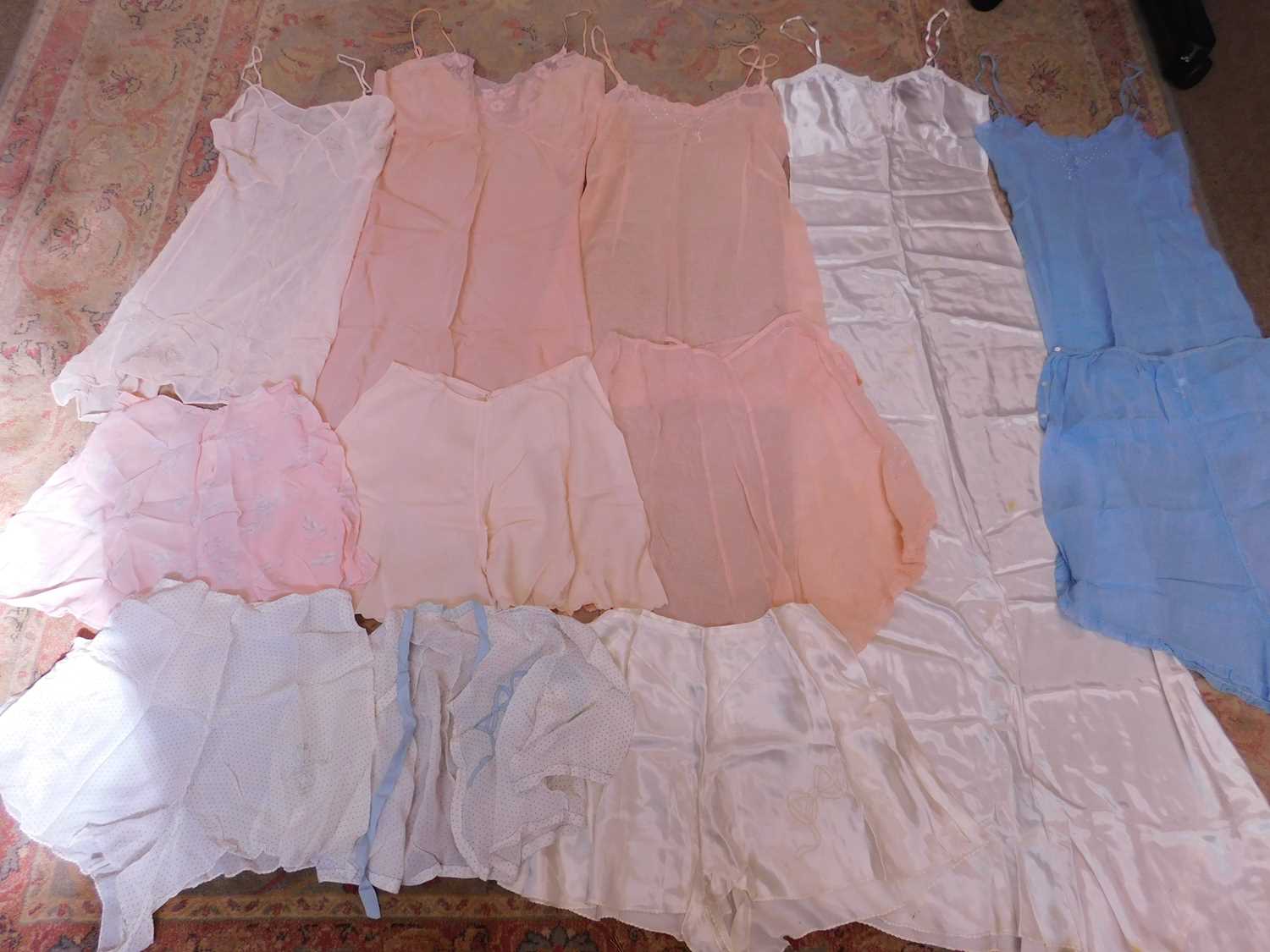 A quantity of lady's lingerie, to include silk and satin slips, French knickers, etc. pink - Image 2 of 5