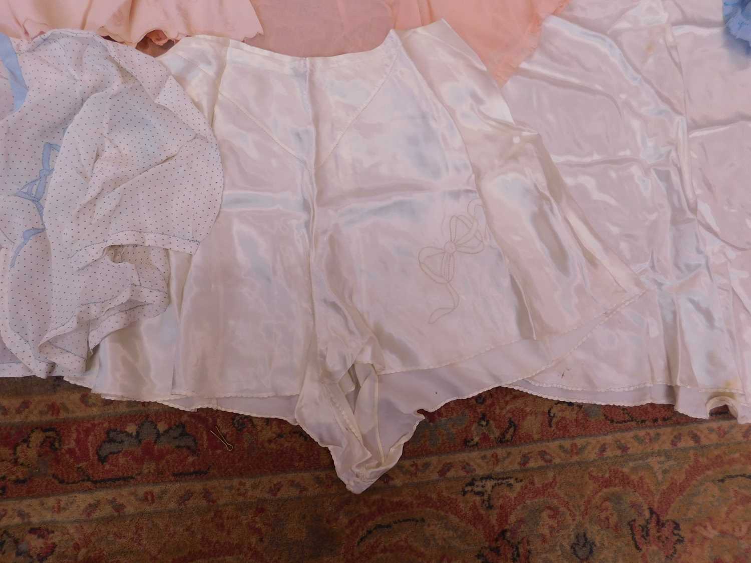 A quantity of lady's lingerie, to include silk and satin slips, French knickers, etc. pink - Image 4 of 5