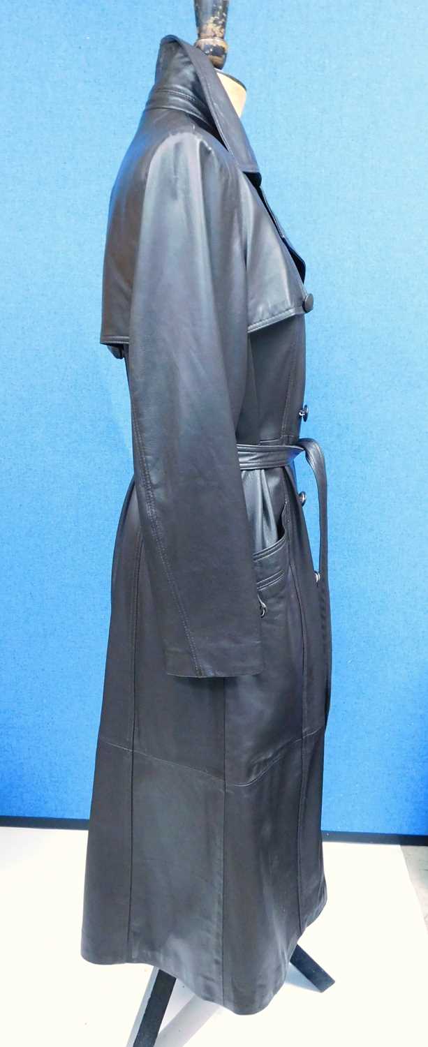 A lady's full length brown leather coat by Higgs, double breasted with front pockets and tie - Image 7 of 12