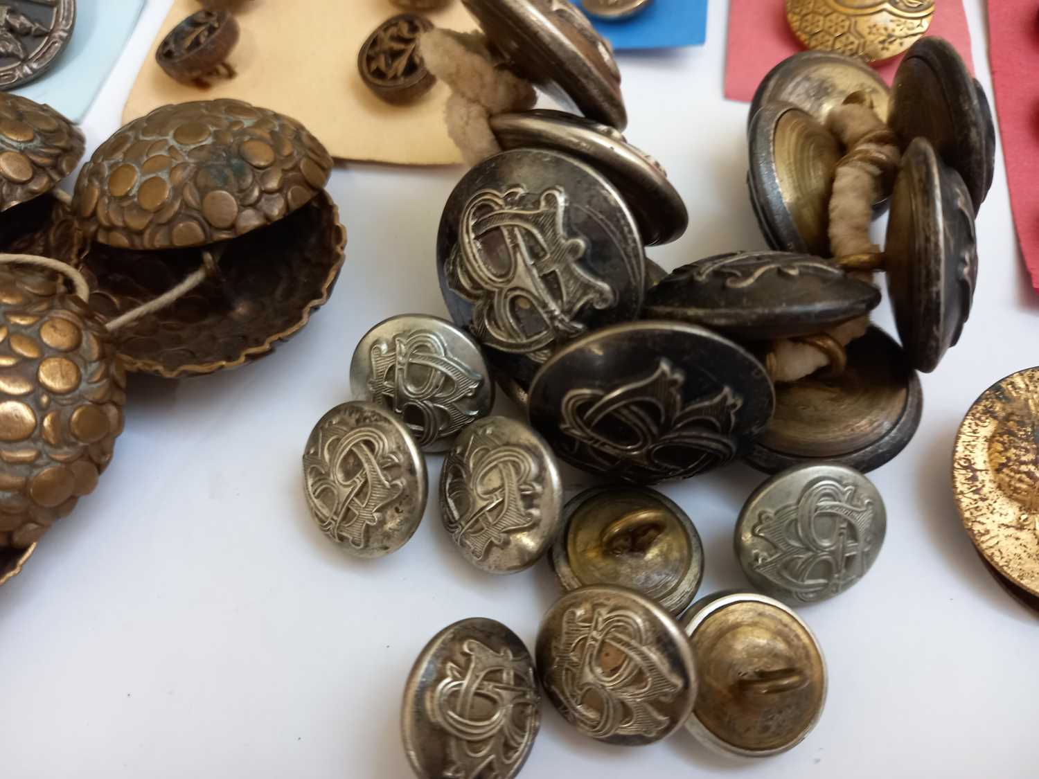 A quantity of assorted buttons to include jet, carved bone, military, enamel, metal and others - Image 2 of 6