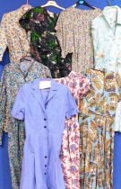 Quantity of mid 20th Century cotton ladies day dresses (8)