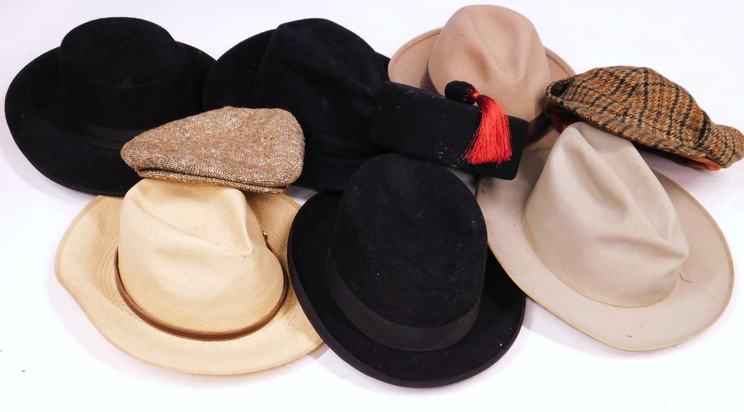 A quantity of gents hats to include trilby's, deerstalker, flat caps, fez and others (9)