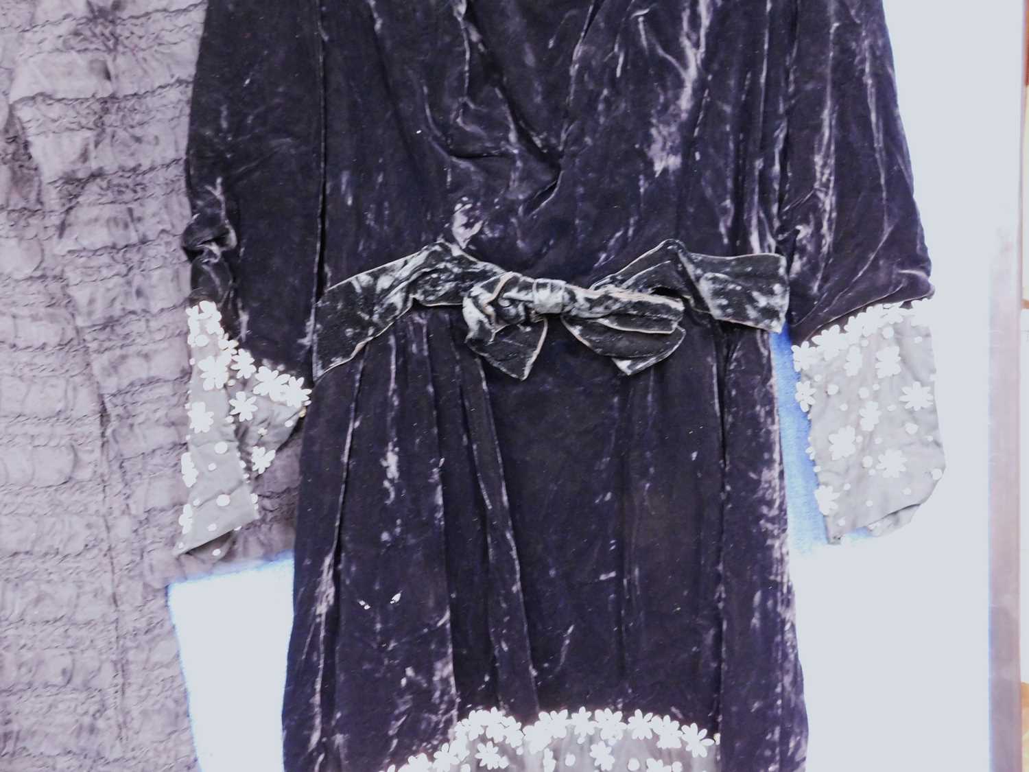Two lady's mid 20th century evening dresses to include a black crushed velvet and beaded - Image 3 of 4