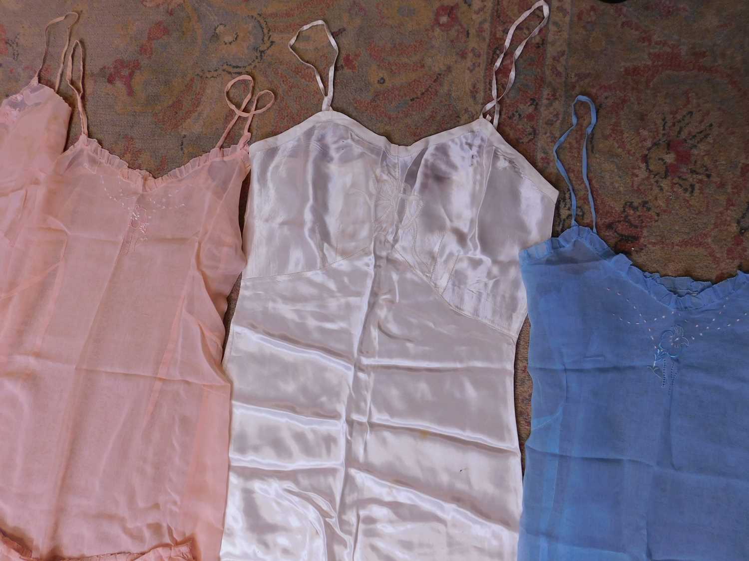 A quantity of lady's lingerie, to include silk and satin slips, French knickers, etc. pink - Image 3 of 5