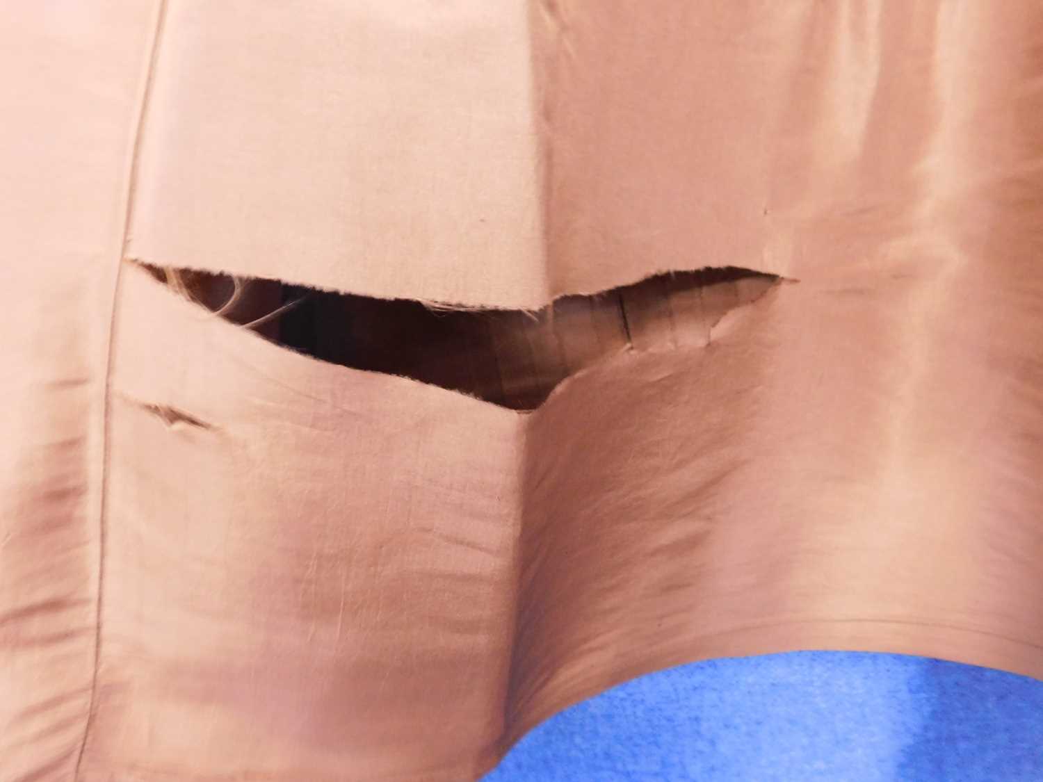 A Victorian lady's brown silk blouse and matching skirt, the blouse with pin detailing to front - Bild 3 aus 8