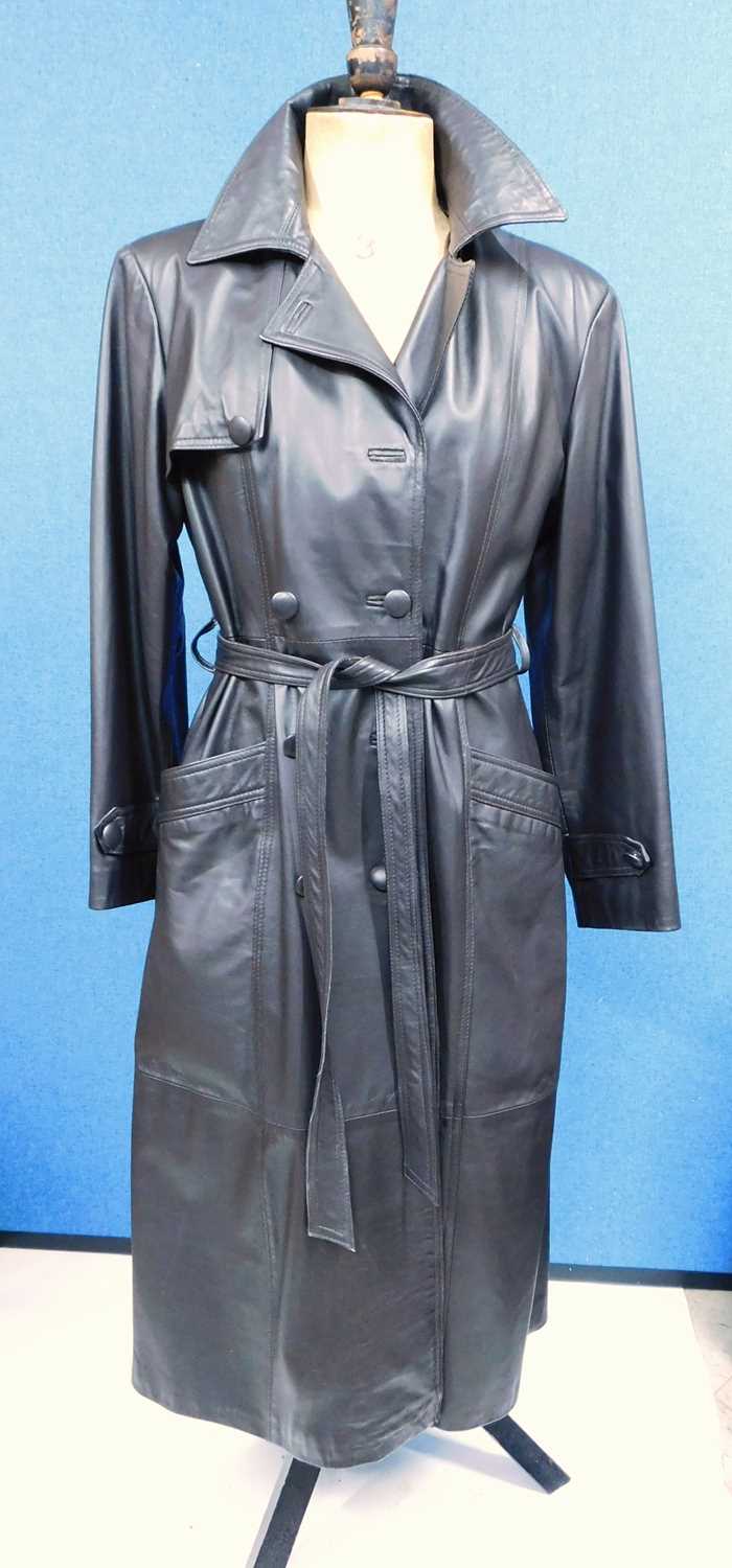 A lady's full length brown leather coat by Higgs, double breasted with front pockets and tie - Image 9 of 12