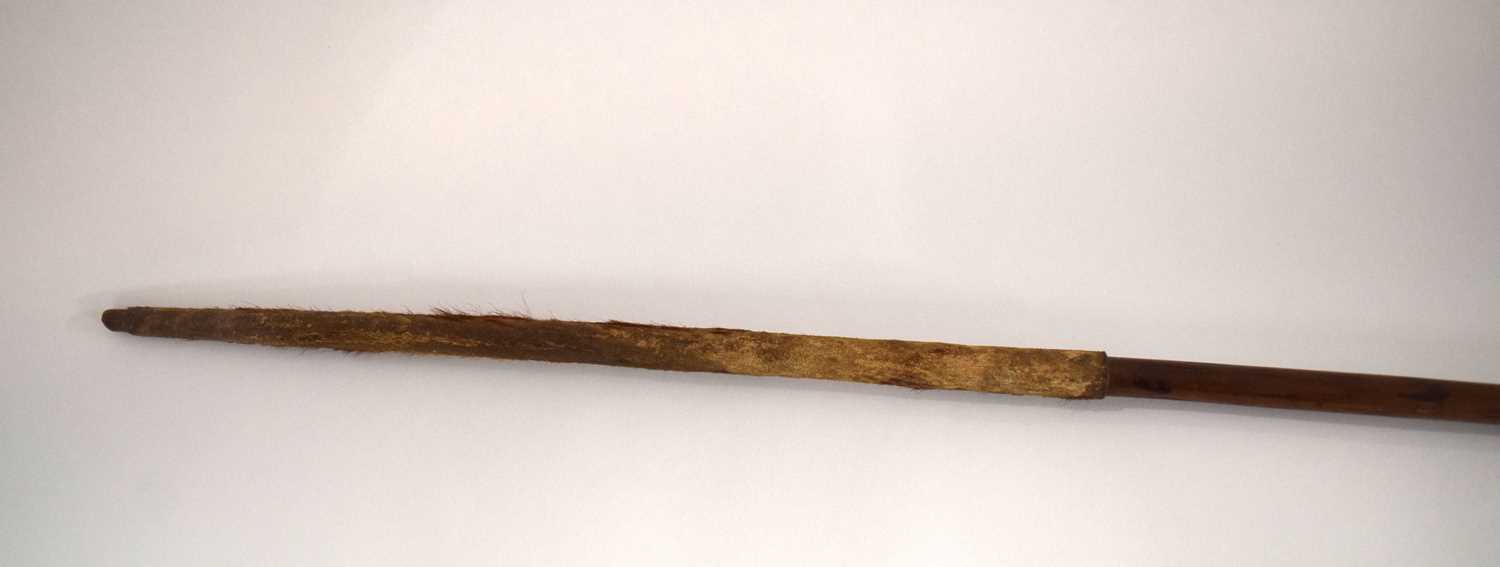 Aboriginal / tribal throwing spear with animal hide band on bottom of shaft. Metal wire hatching - Image 3 of 3