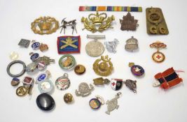 Quantity of mixed cap badges, silver pins and buttonhole badges to include grenadier guards, Royal