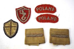 Quantity of Second World War Polish insignia, cap badges and buttons to include silver bullion ‘