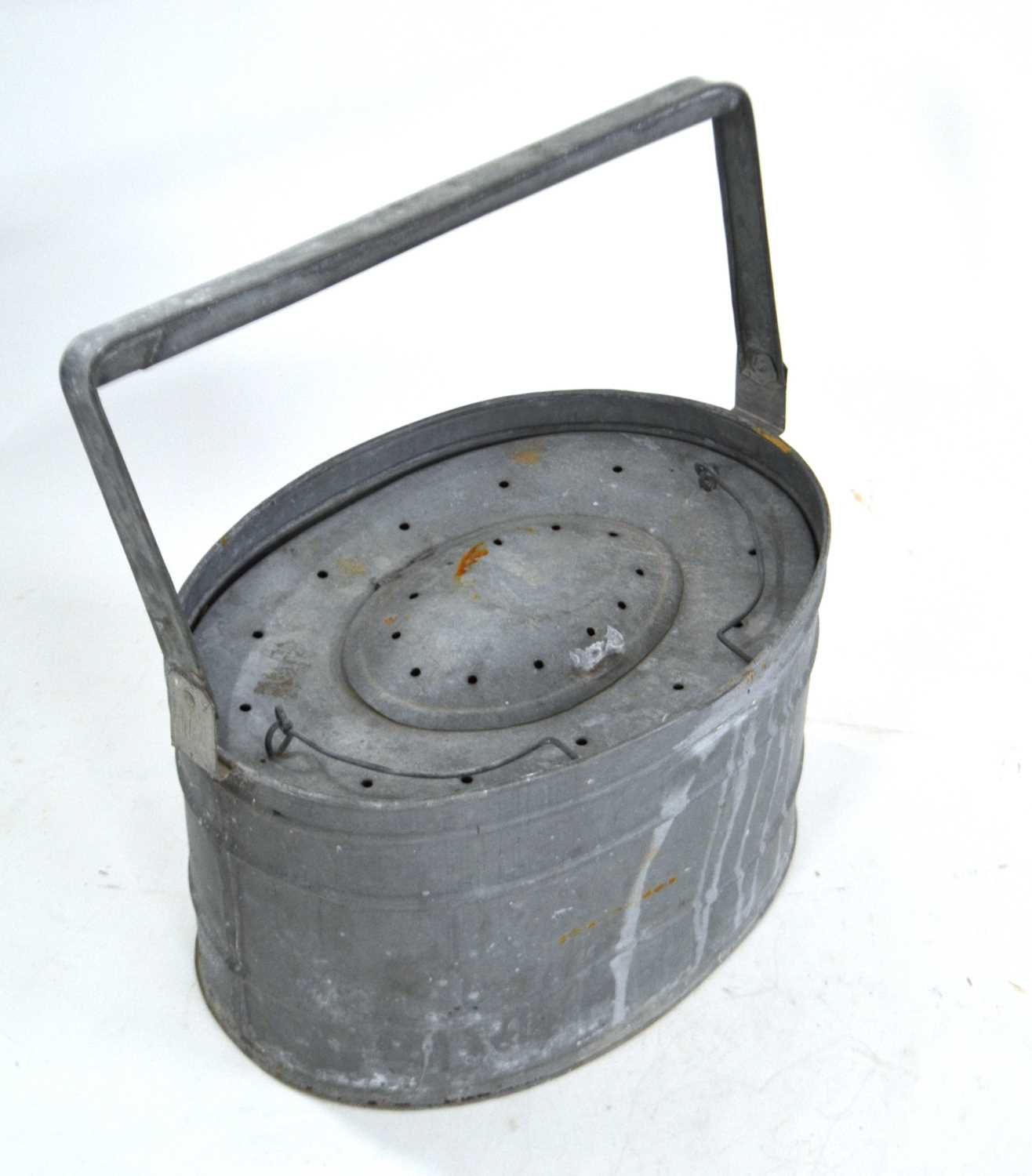 Vintage mid 20th century Galvanised metal fishing live Bait/Minnow pail bucket - Image 2 of 2