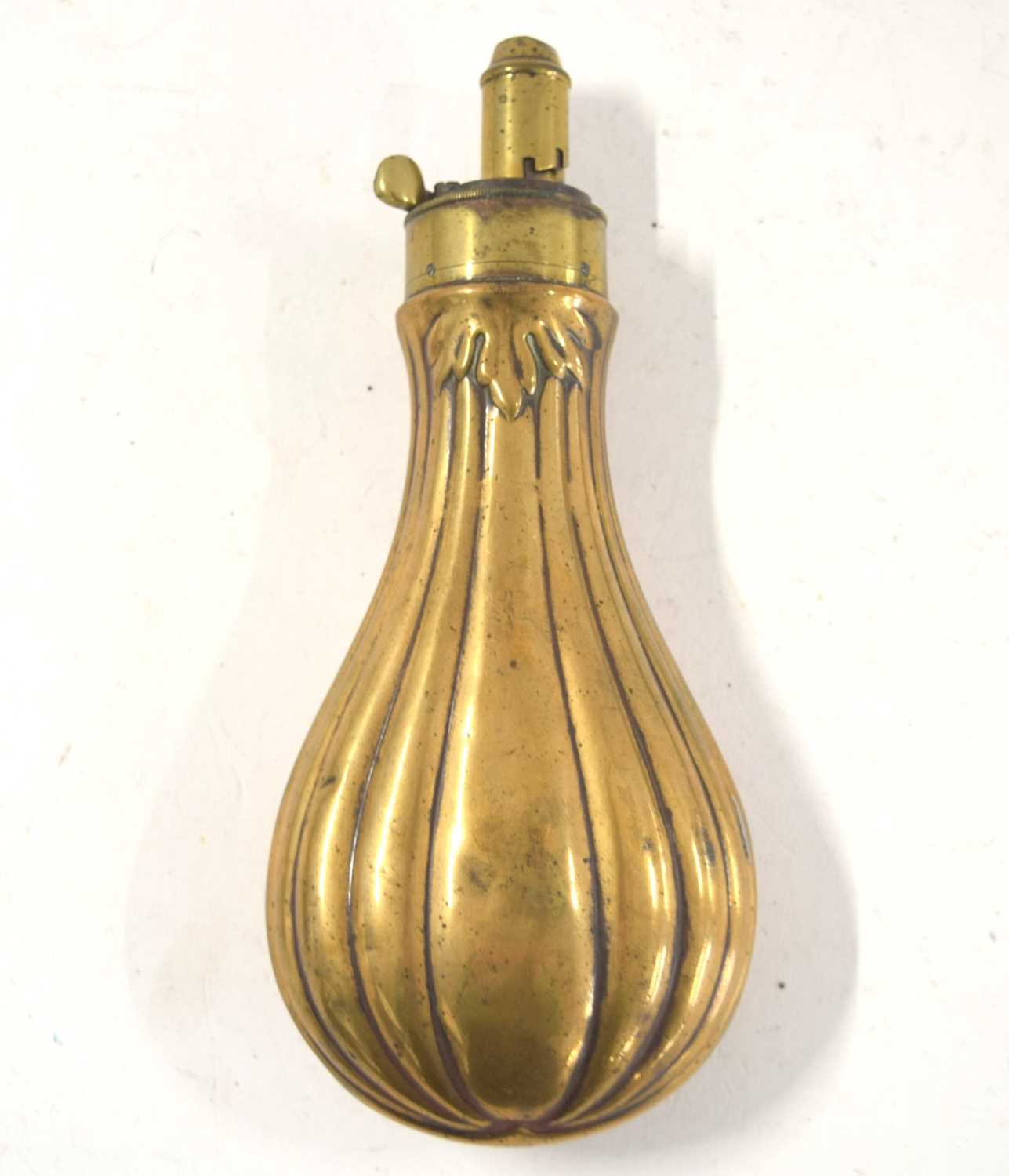 Quantity of 4 brass and copper 19th century hunting powder flasks to include flask with dogs and - Image 7 of 10