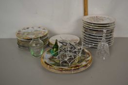 Mixed Lot: Various collectors plates and glass wares