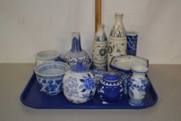 A tray of various modern Oriental vases and other items