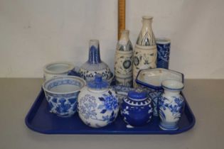 A tray of various modern Oriental vases and other items