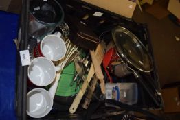 Quantity of assorted kitchen wares