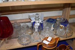 Mixed Lot: Assorted glass ware