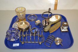 Mixed Lot: Various silver plated wares to include toast racks and other items
