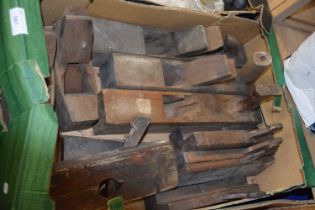 Quantity of assorted wooden planes and others