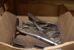 Quantity of hand grips and tin snips