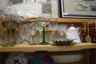 Mixed Lot: Various drinking glasses and other items