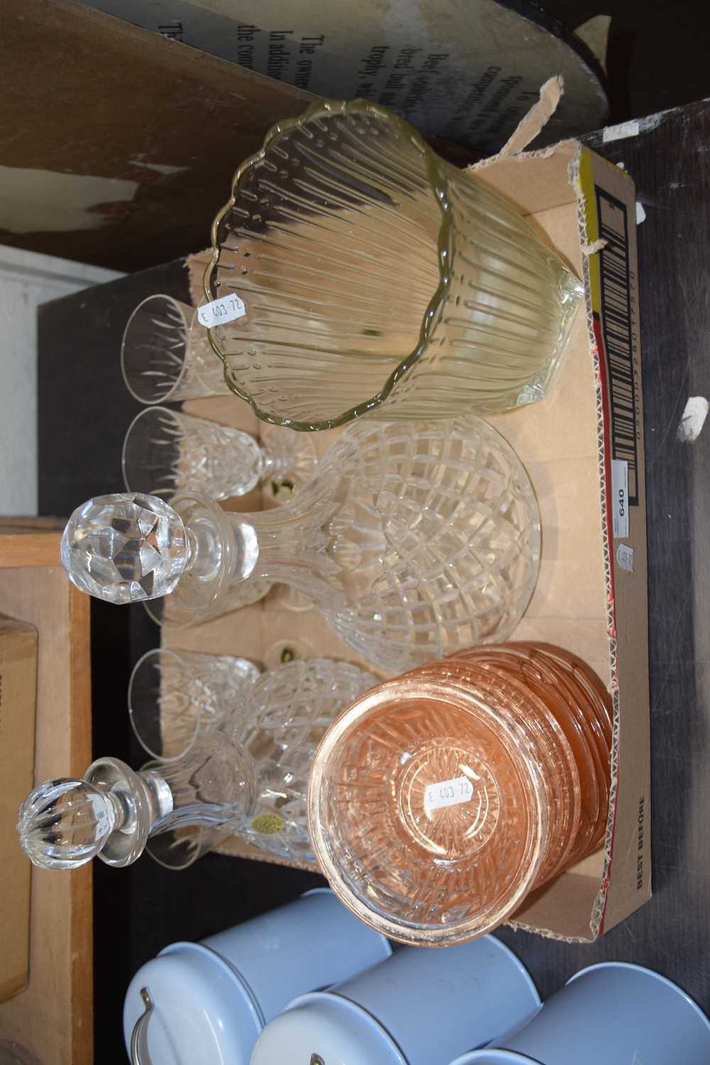 Mixed Lot: Glass ware to include decanters, dessert dishes etc