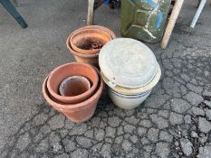 Mixed Lot: Various terracotta plant pots and other items