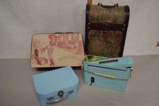 Group of four various assorted small jewellery boxes and others